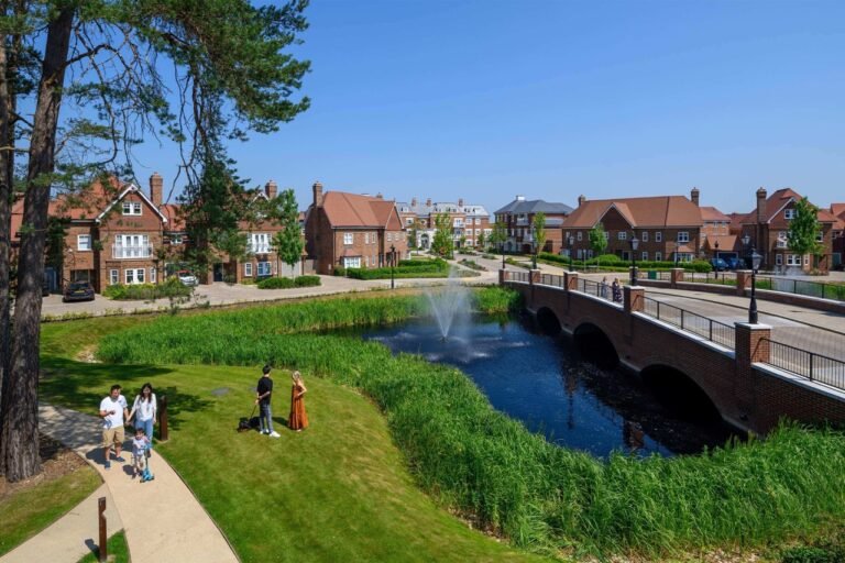 Pinewood Green, Fleet, Hampshire, GU51 3GL